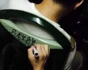 泉州女学生公交遇欺凌 全车男乘客轮流按住渣男_大闽网_腾讯网